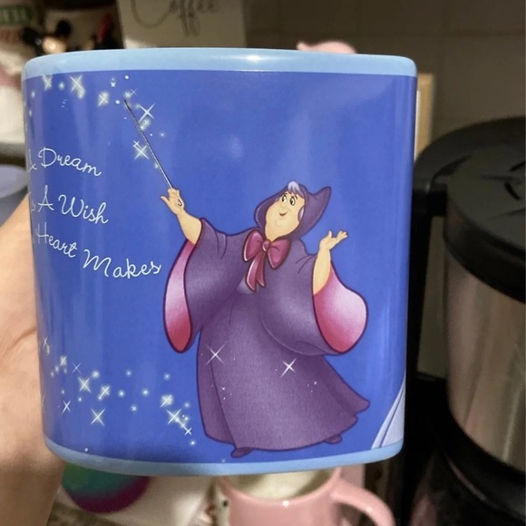 Huge cinderella heart mug - Picture 3 of 6
